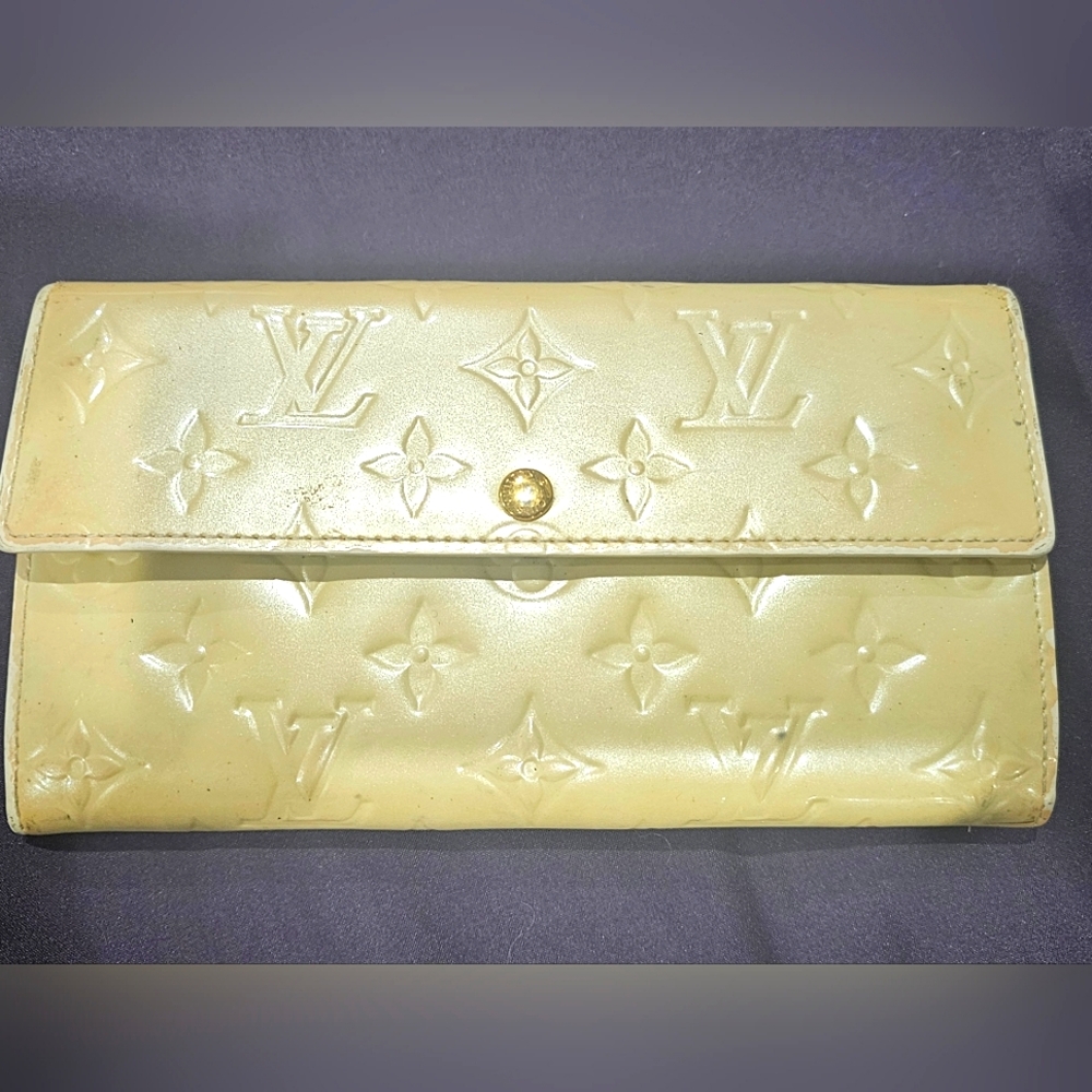 Authentic Pre-loved Louis Vuitton Vernis Sarah Wallet